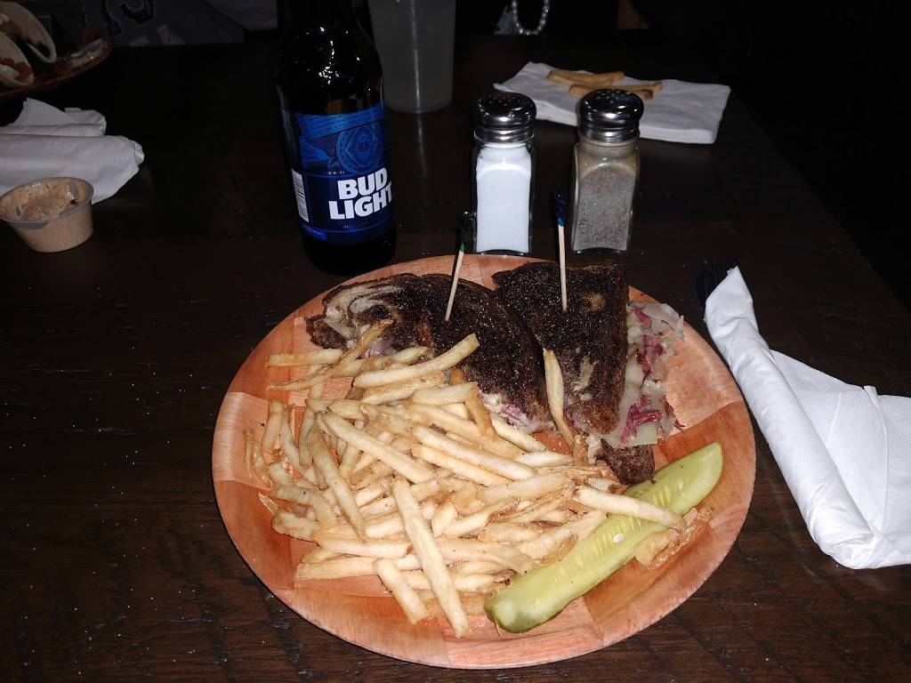 Luckys Tavern | restaurant | 31020 Government Dr, Pequot Lakes, MN 56472, USA | 2185684177 OR +1 218-568-4177