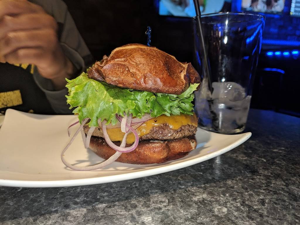 The Burger Bar & Tap | restaurant | 5516 Fenton Rd, Flint, MI 48507, USA | 8104842200 OR +1 810-484-2200