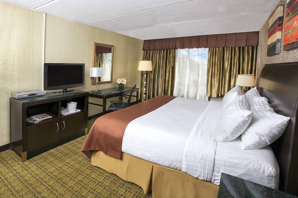 Holiday Inn Westbury - Long Island | restaurant | 369 Old Country Rd, Carle Place, NY 11514, USA | 5169975000 OR +1 516-997-5000