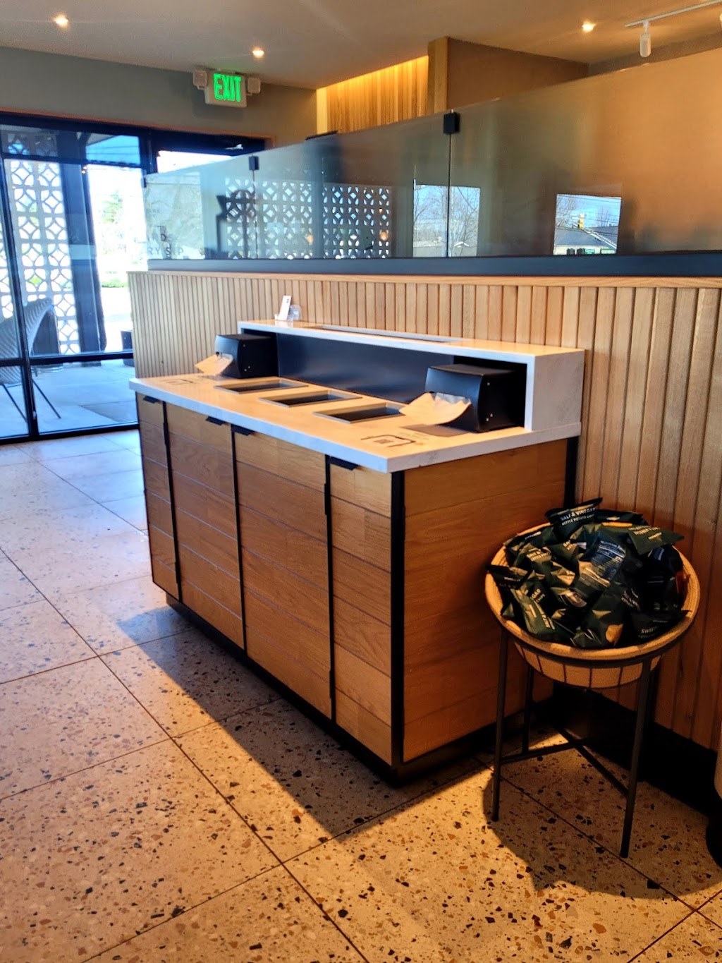 Starbucks | cafe | 5836 Mayfield Rd, Mayfield Heights, OH 44124, USA | 4405789009 OR +1 440-578-9009