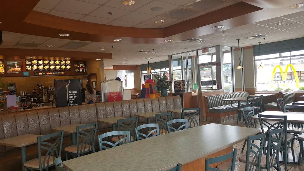 McDonalds | cafe | 9128 S Cicero Ave, Oak Lawn, IL 60453, USA | 7084256116 OR +1 708-425-6116