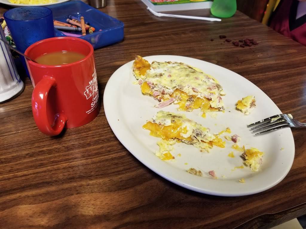 Lynns LLC | restaurant | 170 N Chippewa St, Roann, IN 46974, USA | 7658335191 OR +1 765-833-5191