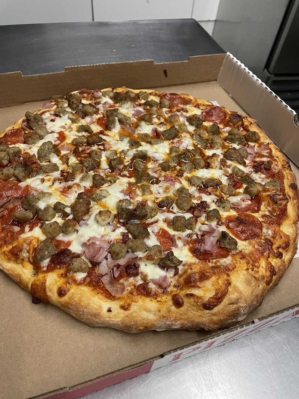 Hometown Pizzeria Syracuse | restaurant | 615 Wolf St, Syracuse, NY 13208, USA | 3154722522 OR +1 315-472-2522