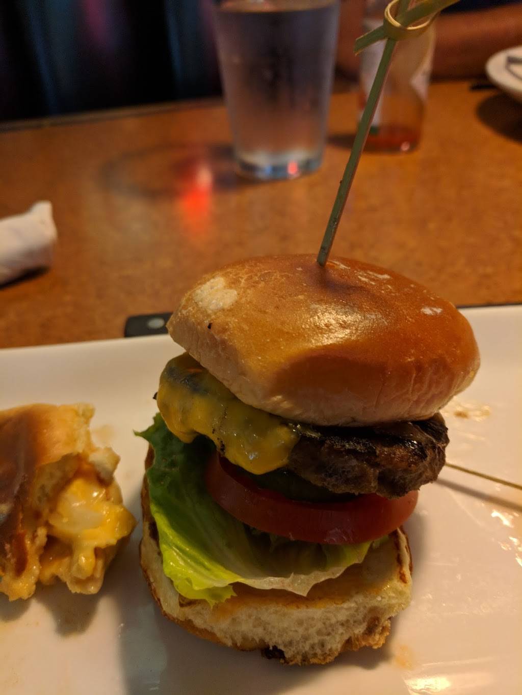 TGI Fridays | restaurant | 676 S Rand Rd, Lake Zurich, IL 60047, USA | 8477268237 OR +1 847-726-8237