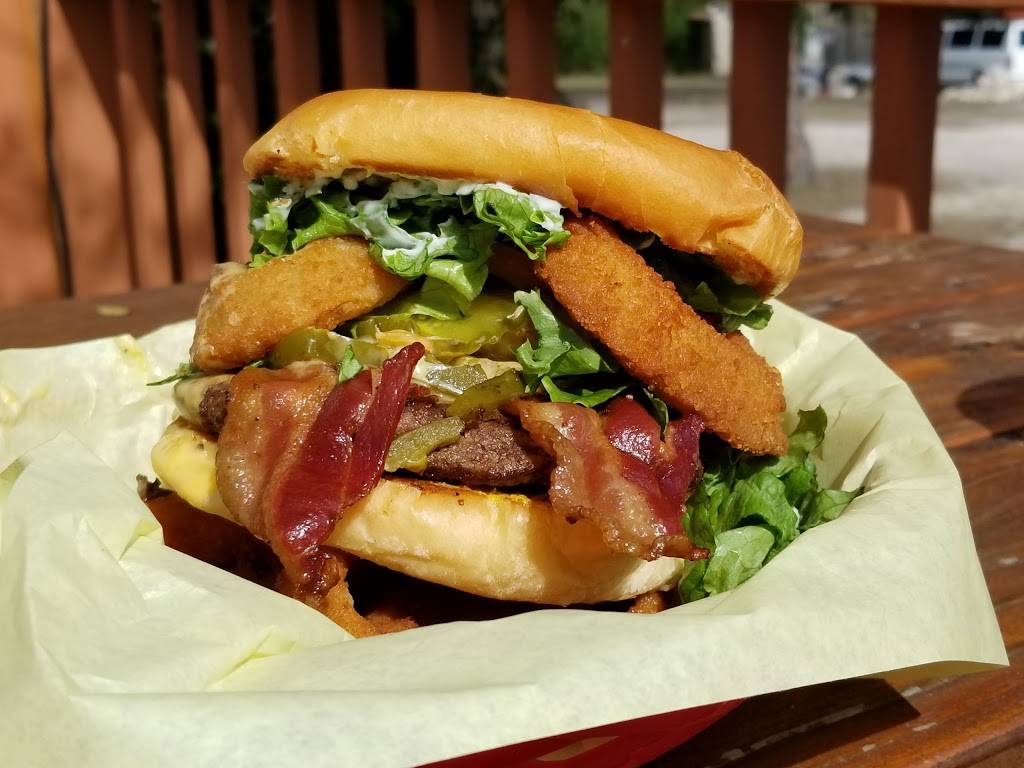Chunkys Burger | restaurant | 4602 Callaghan Rd, San Antonio, TX 78228, USA | 2104339960 OR +1 210-433-9960