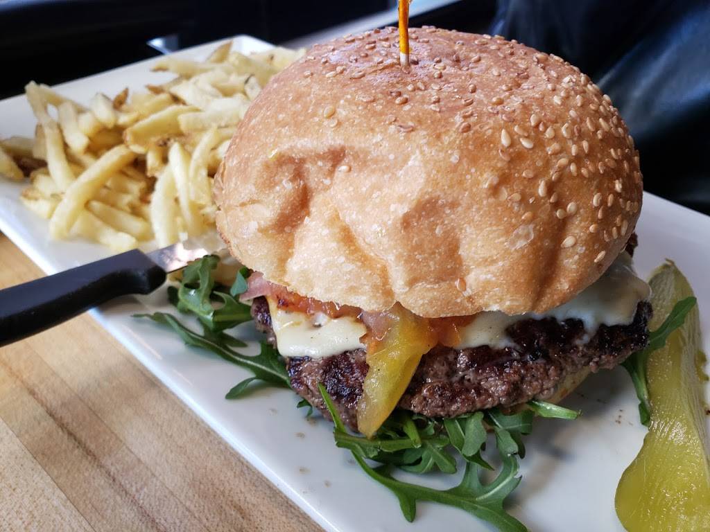 Meet & Eat | restaurant | 3445 Freeport Blvd, Sacramento, CA 95818, USA | 9164763082 OR +1 916-476-3082