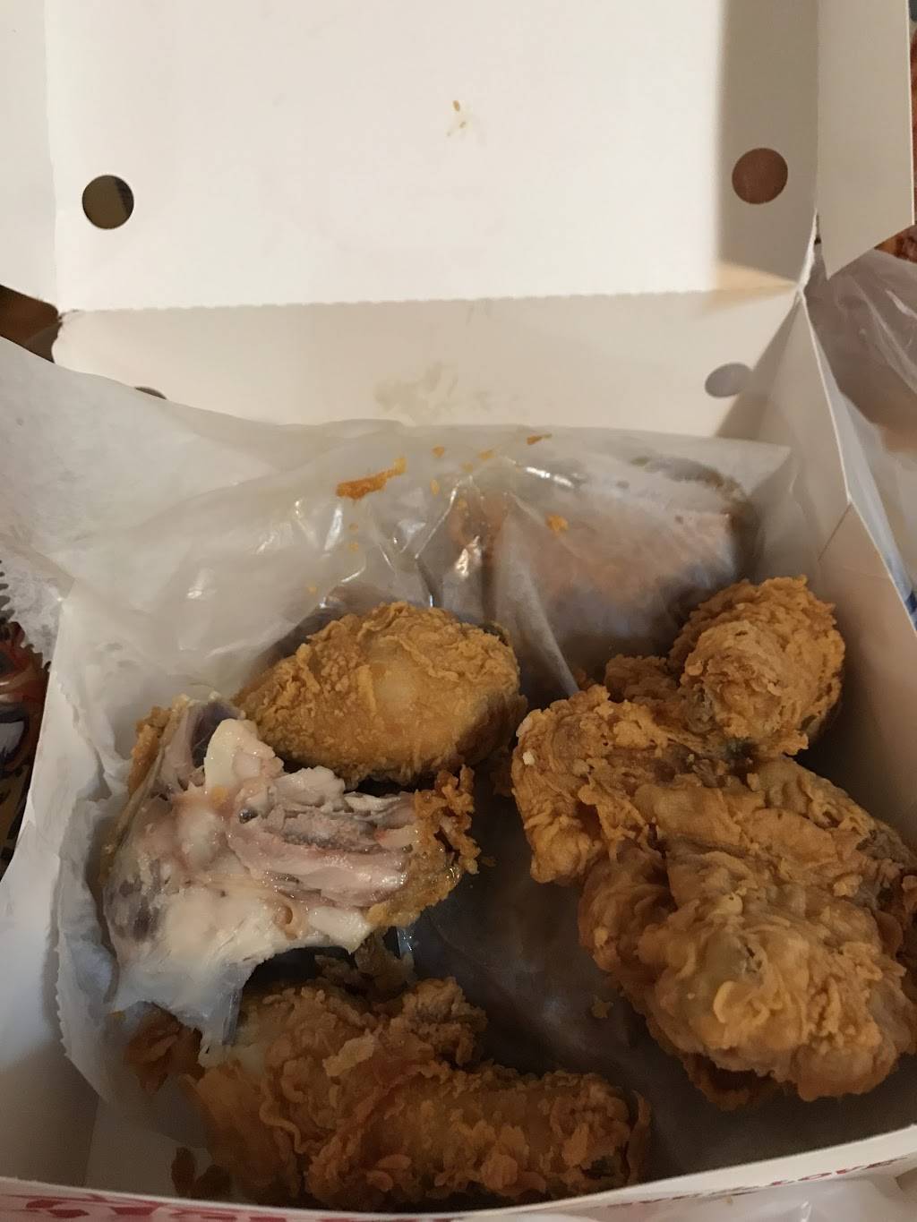 Churchs Chicken | restaurant | 1105 W Mission Blvd, Pomona, CA 91766, USA | 9096224477 OR +1 909-622-4477