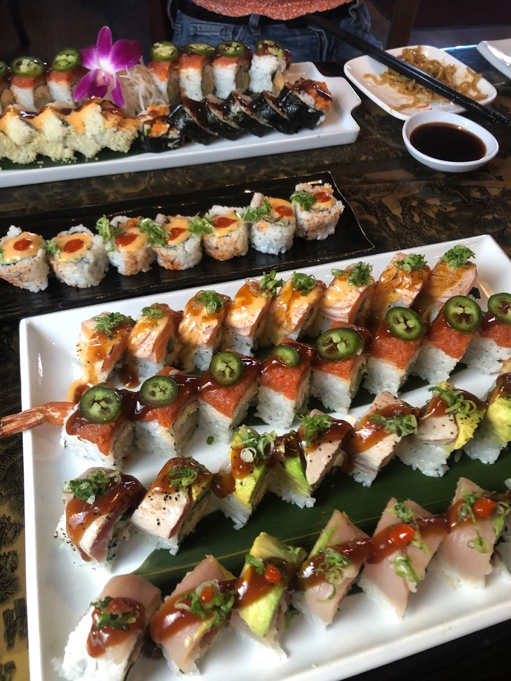 Umi Sushi | restaurant | 100 E California St, Jacksonville, OR 97530, USA | 5417022258 OR +1 541-702-2258