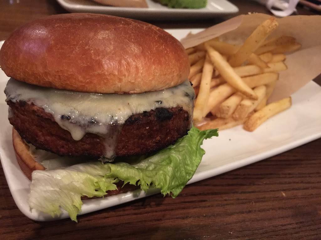 TGI Fridays | restaurant | 1524 N Collins St, Arlington, TX 76011, USA | 8172612390 OR +1 817-261-2390