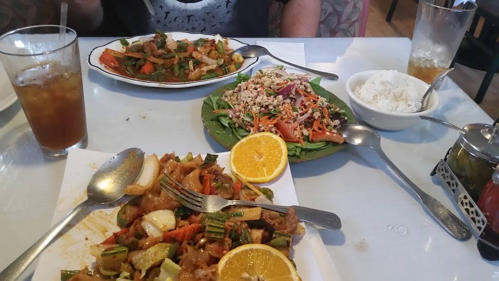 Papaya Bay | restaurant | 575 W Ramsey St, Banning, CA 92220, USA | 9519223538 OR +1 951-922-3538