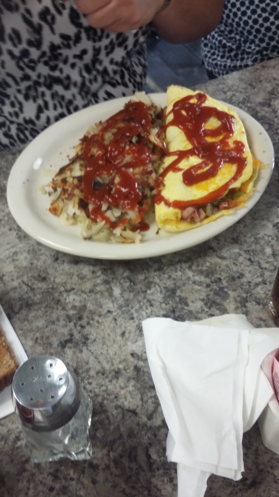 Divots Grill & Sports Bar | restaurant | 1201 N Country Club Dr, Deer Park, WA 99006, USA | 5092761882 OR +1 509-276-1882