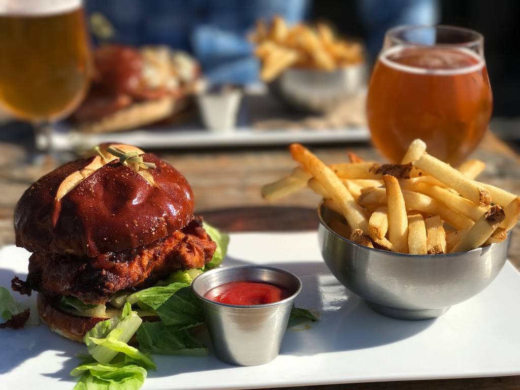 Empire Burgers & Brew | restaurant | 48 W Chicago Ave, Naperville, IL 60540, USA | 6303559000 OR +1 630-355-9000