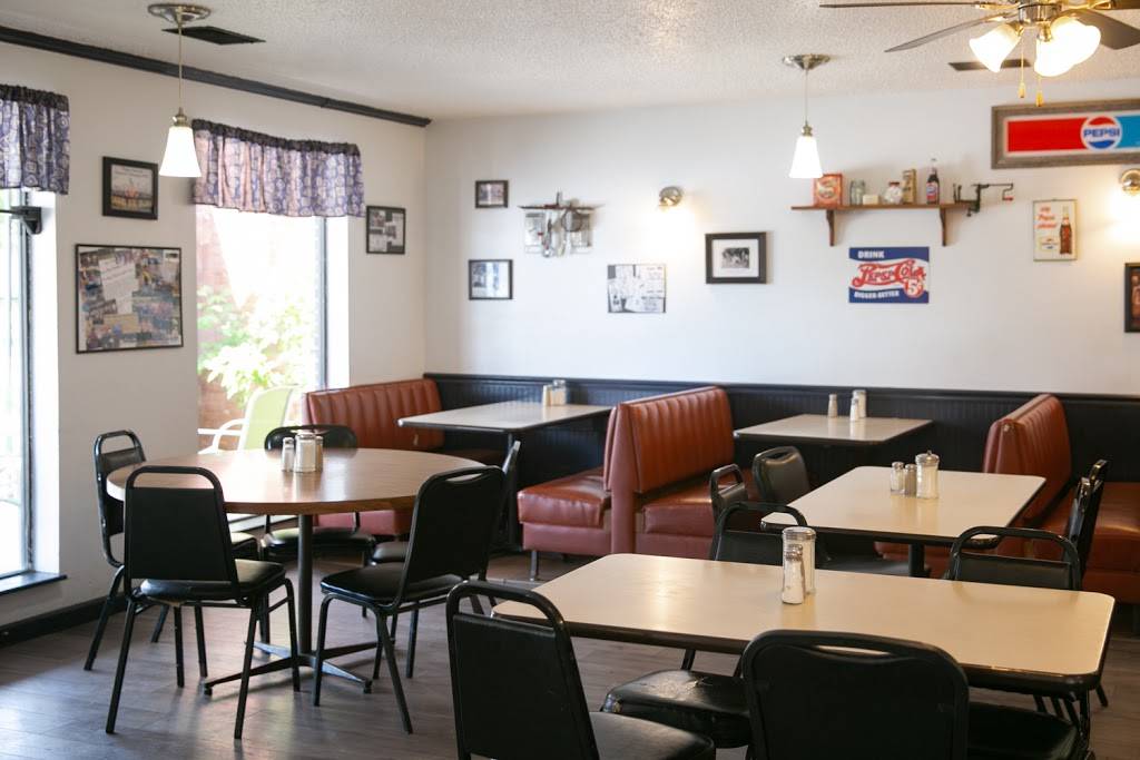 Dinner Belle | restaurant | 311 S Alvarado Ave, Belle, MO 65013, USA | 5738596889 OR +1 573-859-6889