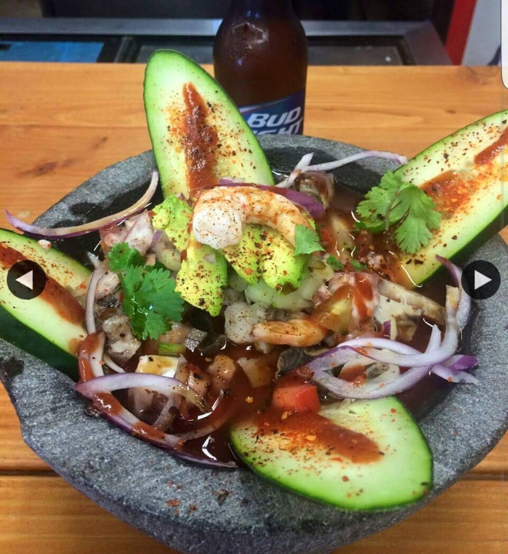 El Alboroto Mariscos & Chavelas | restaurant | 8427 W Peoria Ave, Peoria, AZ 85345, USA | 6232363303 OR +1 623-236-3303