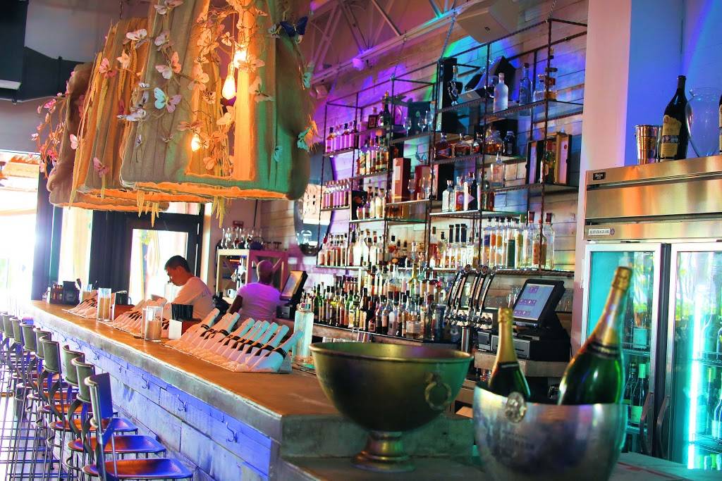 Lique Miami Waterfront Restaurant and Lounge | night club | 3957 NE 163rd St, North Miami Beach, FL 33160, USA | 3057052425 OR +1 305-705-2425