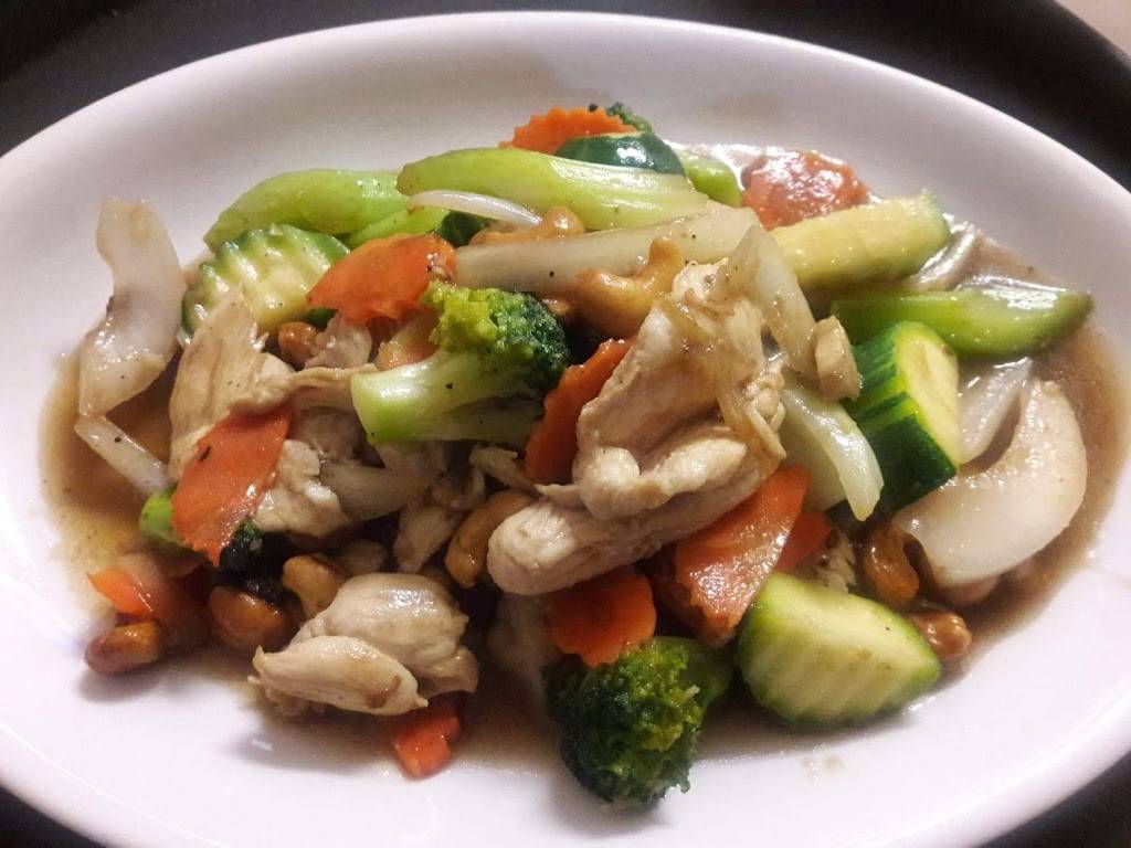 Snay Thai | restaurant | 445 Plaza Dr, Eustis, FL 32726, USA | 3526024850 OR +1 352-602-4850