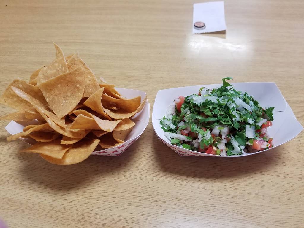 Taqueria El Tapatio | restaurant | 2420 Saviers Rd, Oxnard, CA 93033, USA | 8053859530 OR +1 805-385-9530