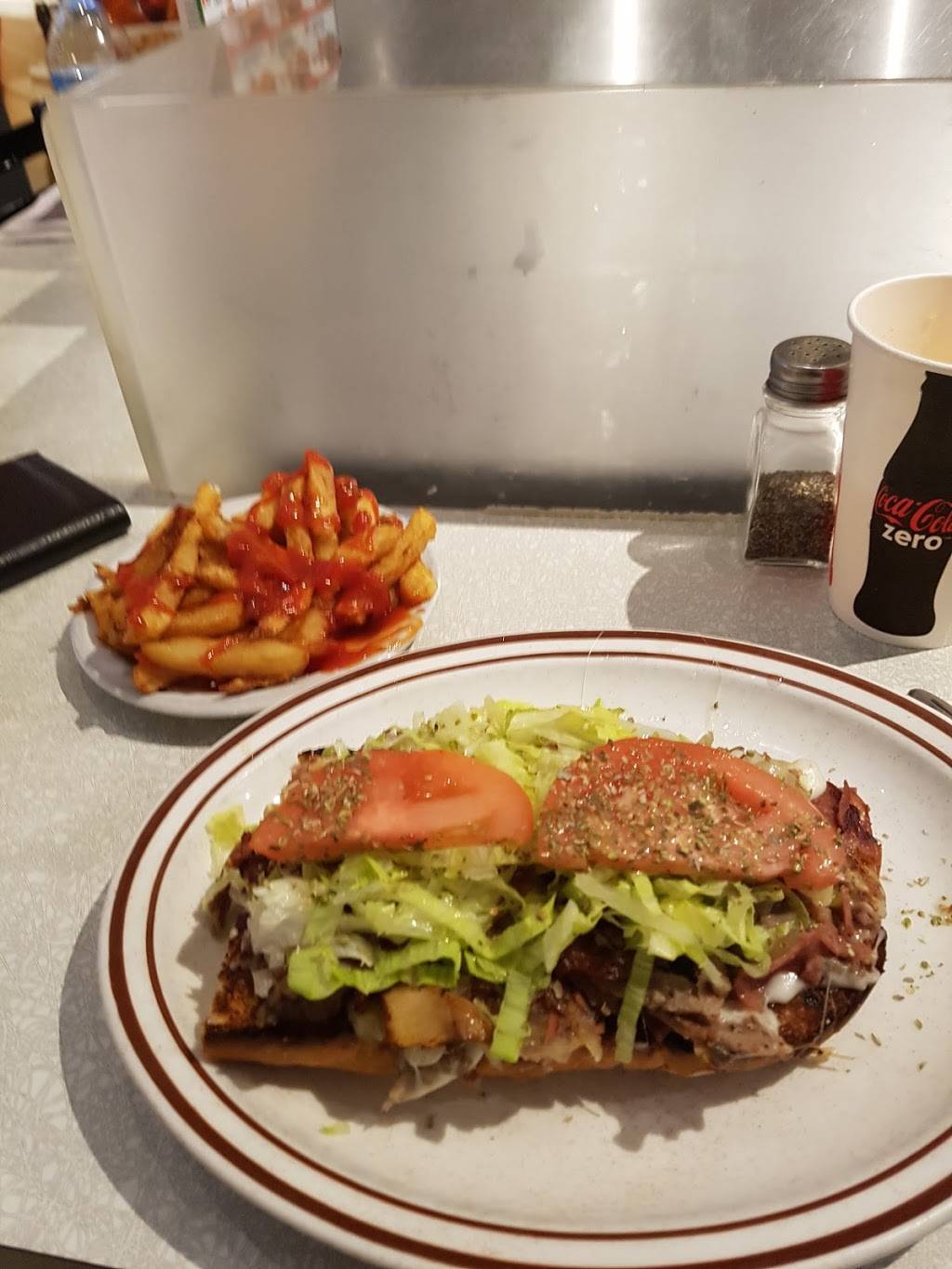 Rex Pizza | restaurant | 4811 Rue Wellington, Verdun, QC H4G 1X5, Canada | 5147683718 OR +1 514-768-3718