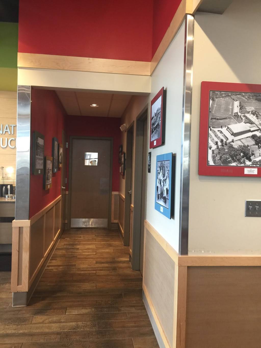 PepperJax Grill | restaurant | 5922 Barkley St, Mission, KS 66202, USA | 9132177653 OR +1 913-217-7653