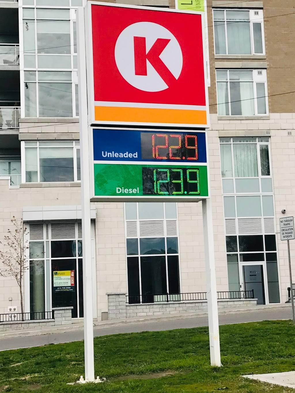 Circle K | meal takeaway | 256 Richmond Rd, Ottawa, ON K1Z 6W9, Canada | 6137251625 OR +1 613-725-1625