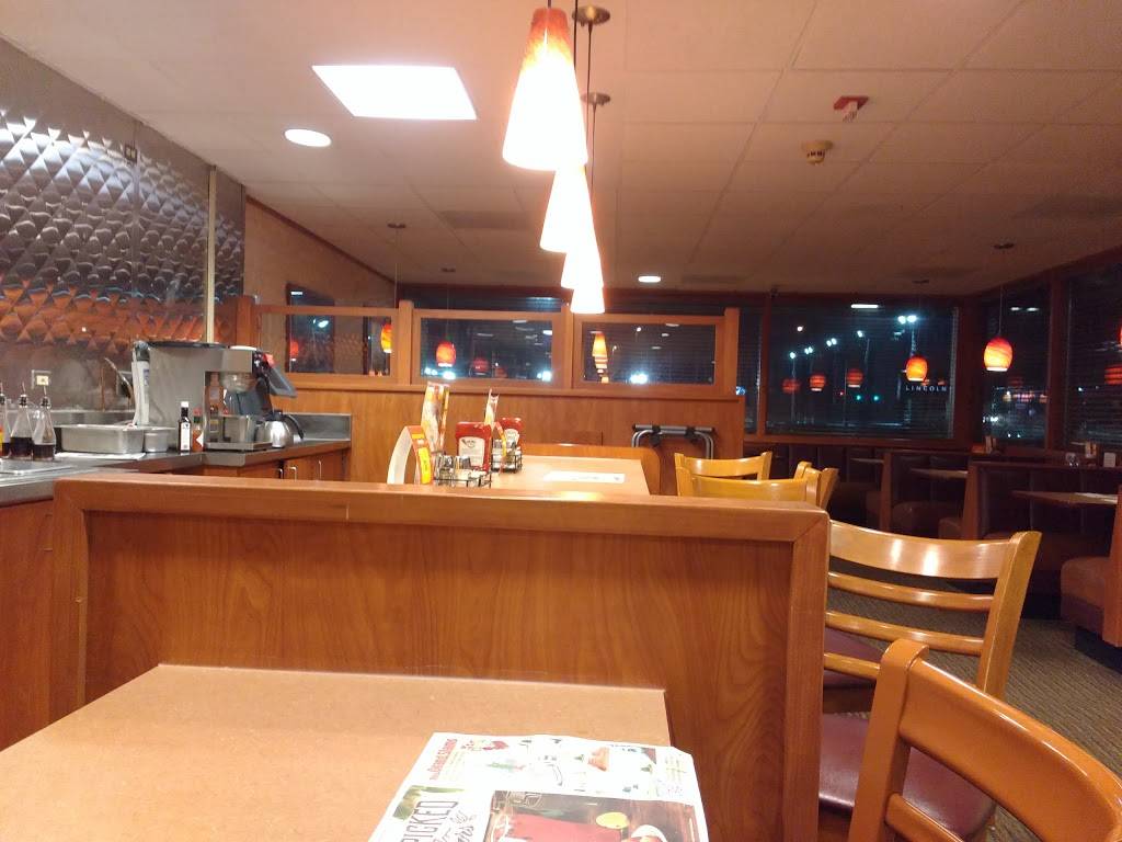 Dennys | restaurant | 2063 Skokie Valley Rd, Highland Park, IL 60035, USA | 8474333870 OR +1 847-433-3870