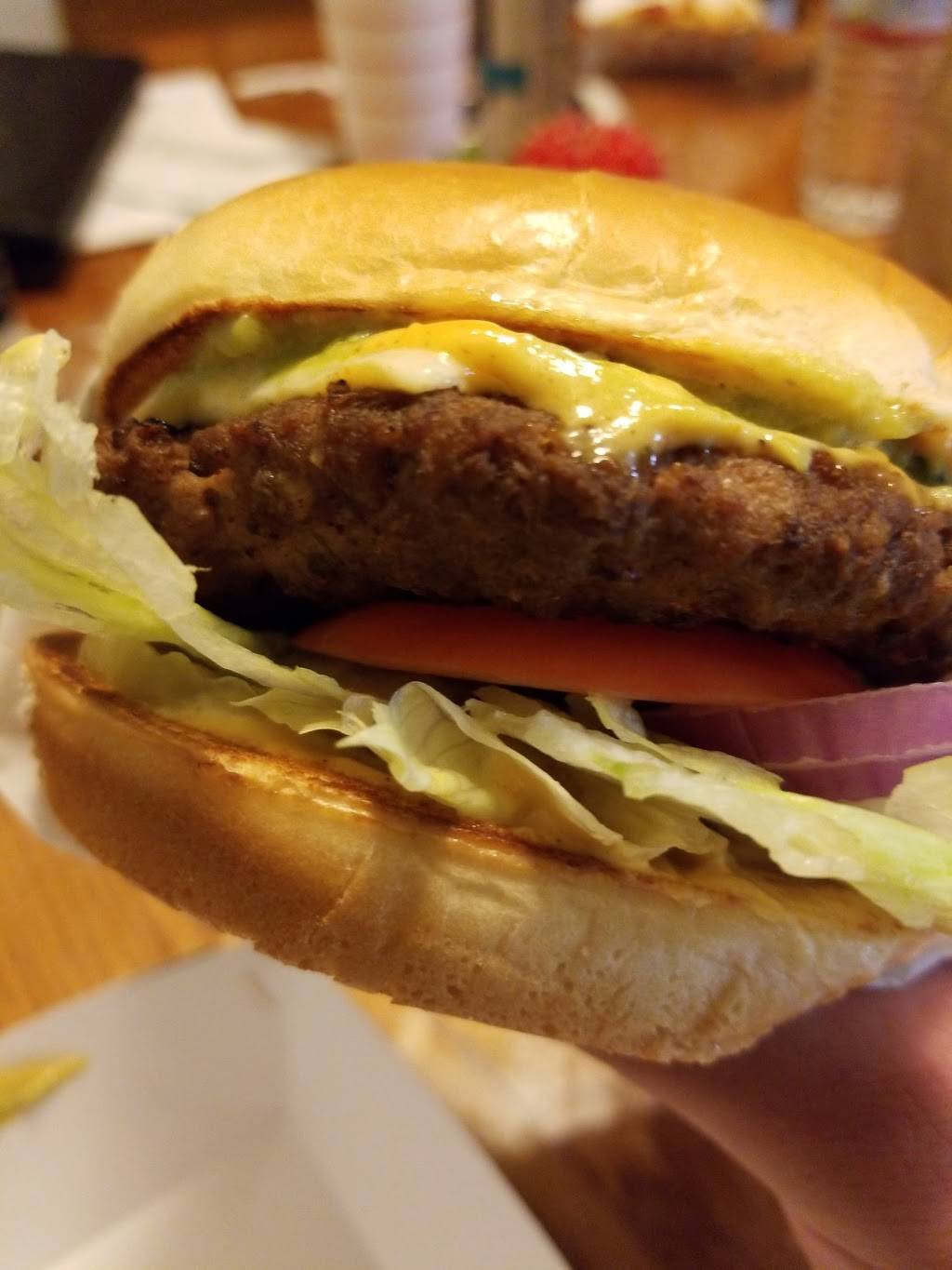 Carls Jr. | restaurant | 19400 Ventura Blvd, Tarzana, CA 91356, USA | 8189961868 OR +1 818-996-1868