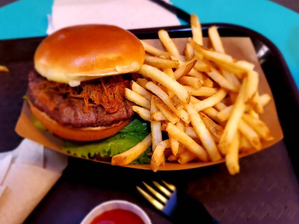 Backlot Express | restaurant | 351 South Studio Dr N, Orlando, FL 32830, USA | 4079393463 OR +1 407-939-3463