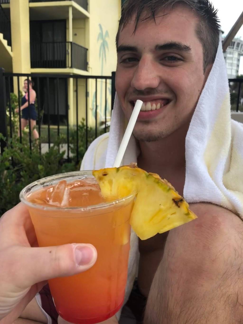 Harrys Beach Bar | restaurant | 5300 Gulf Blvd, St Pete Beach, FL 33706, USA | 7273635125 OR +1 727-363-5125