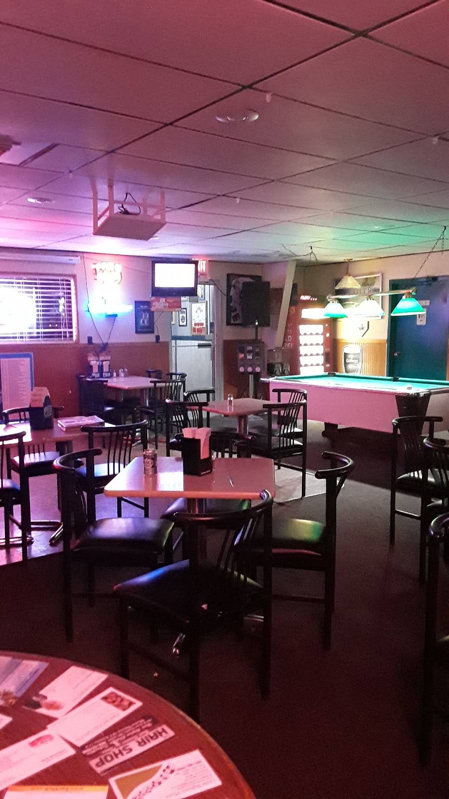 Hooligans Food & Spirits | restaurant | 3022 N Water St, Bay City, MI 48708, USA | 9898942938 OR +1 989-894-2938