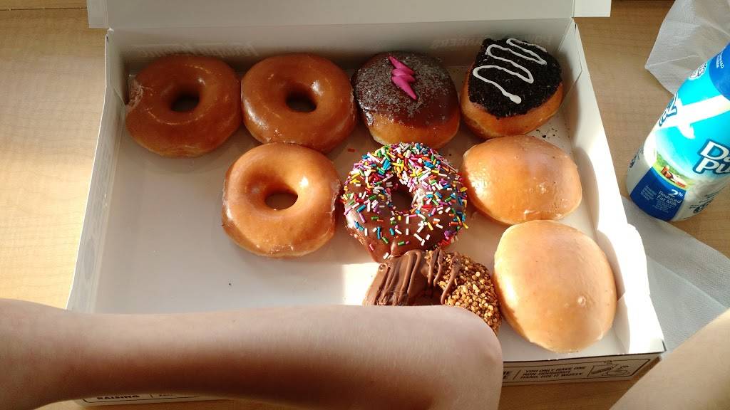 Krispy Kreme | bakery | 1575 Veterans Pkwy, Jeffersonville, IN 47130, USA | 8122887889 OR +1 812-288-7889