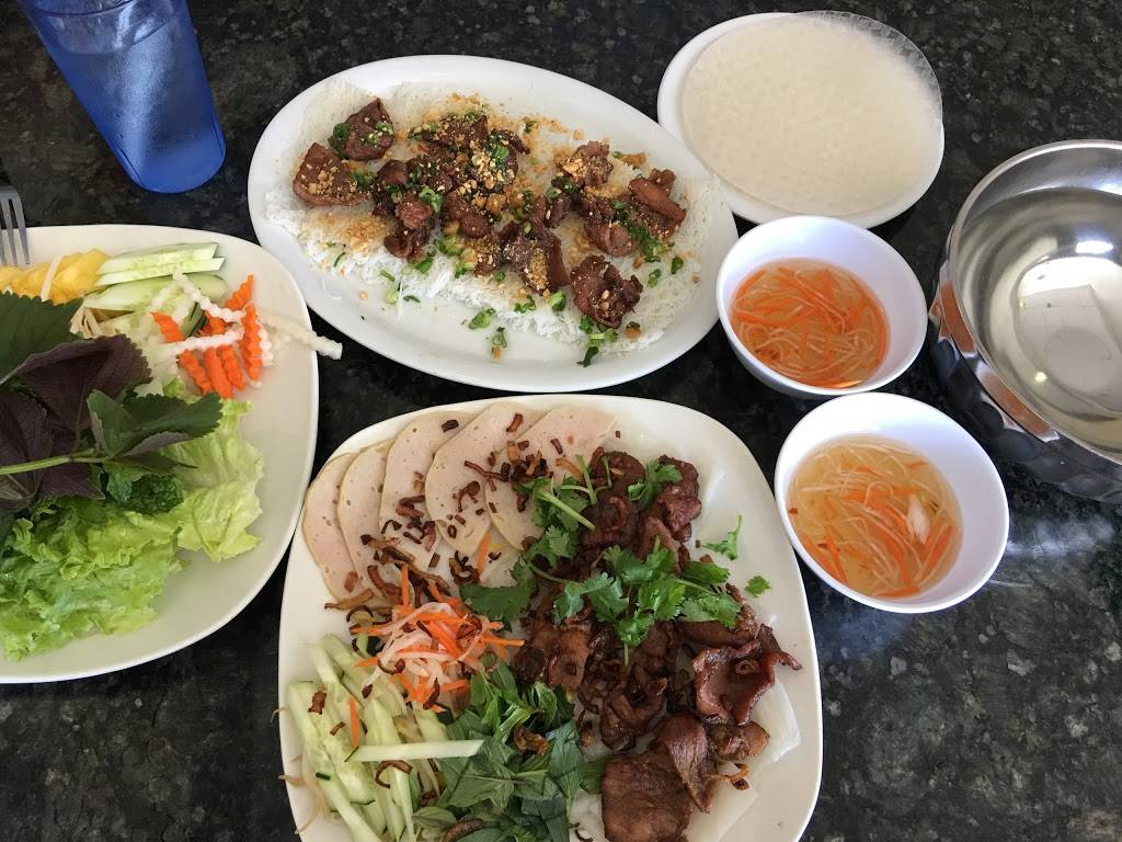 Pho Lee | restaurant | 1700 E Valley Pkwy, Escondido, CA 92027, USA | 7607379988 OR +1 760-737-9988