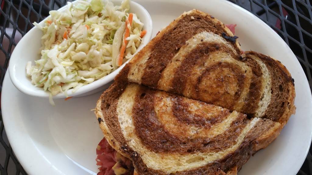 Lucky Lous | restaurant | 1929 N Power Rd #103, Mesa, AZ 85205, USA | 4809858259 OR +1 480-985-8259