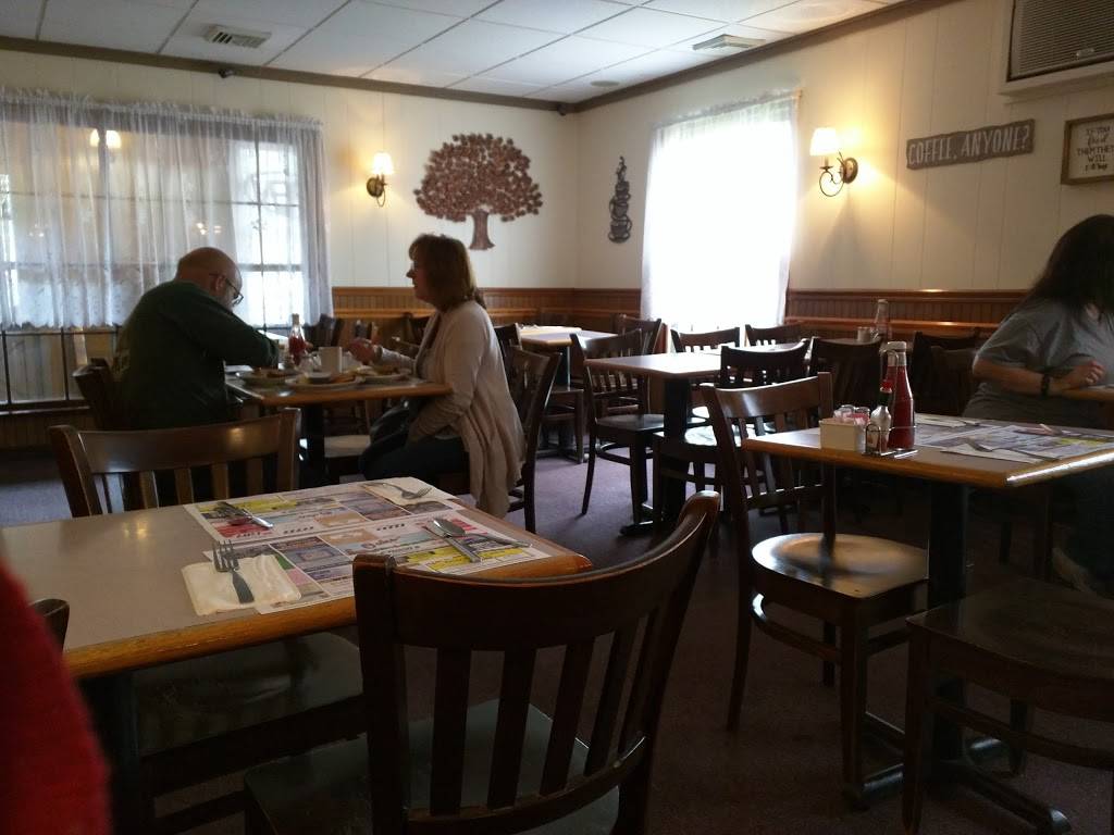 The Oaks Family Restaurant | restaurant | 6705 Easton Rd, Pipersville, PA 18947, USA | 2157667838 OR +1 215-766-7838