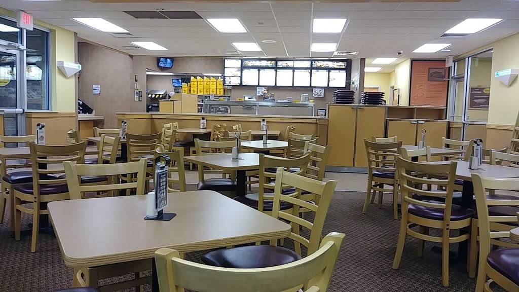 Bojangles Famous Chicken n Biscuits | restaurant | 2009 Abbey Rd, Charlottesville, VA 22911, USA | 4342931190 OR +1 434-293-1190