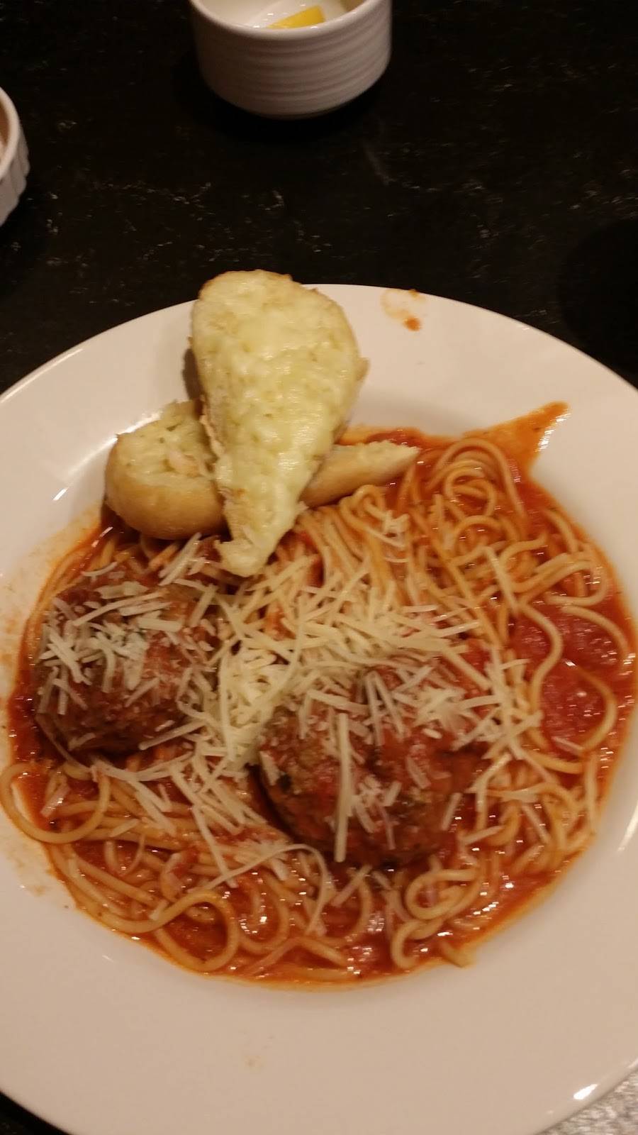 Bellas Bakery & Cafe | restaurant | 2200 River Rd, Council Bluffs, IA 51501, USA | 71232888887883 OR +1 712-328-8888 ext. 7883