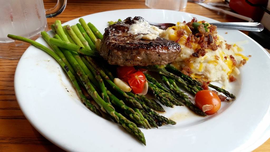 Chilis Grill & Bar | meal takeaway | 10643 Valley View St, Cypress, CA 90630, USA | 7142290478 OR +1 714-229-0478