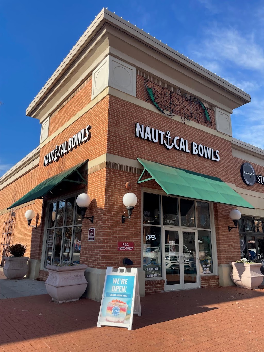 Nautical Bowls | restaurant | 19353 Promenade Dr, Leesburg, VA 20176, USA | 5718313854 OR +1 571-831-3854