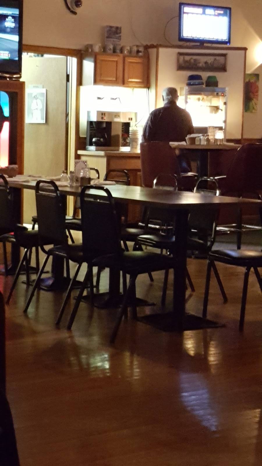 Four Corners Club | restaurant | 72 Pedal Car Dr, Inwood, WV 25428, USA | 3042293443 OR +1 304-229-3443