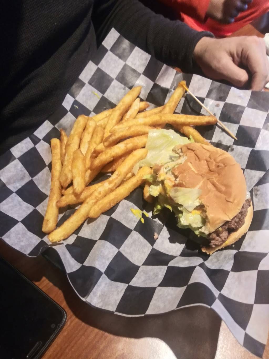 Lakeview Alley Cat Bar & Grill LLC | restaurant | 9775 N Greenville Rd, Lakeview, MI 48850, USA | 9893525700 OR +1 989-352-5700