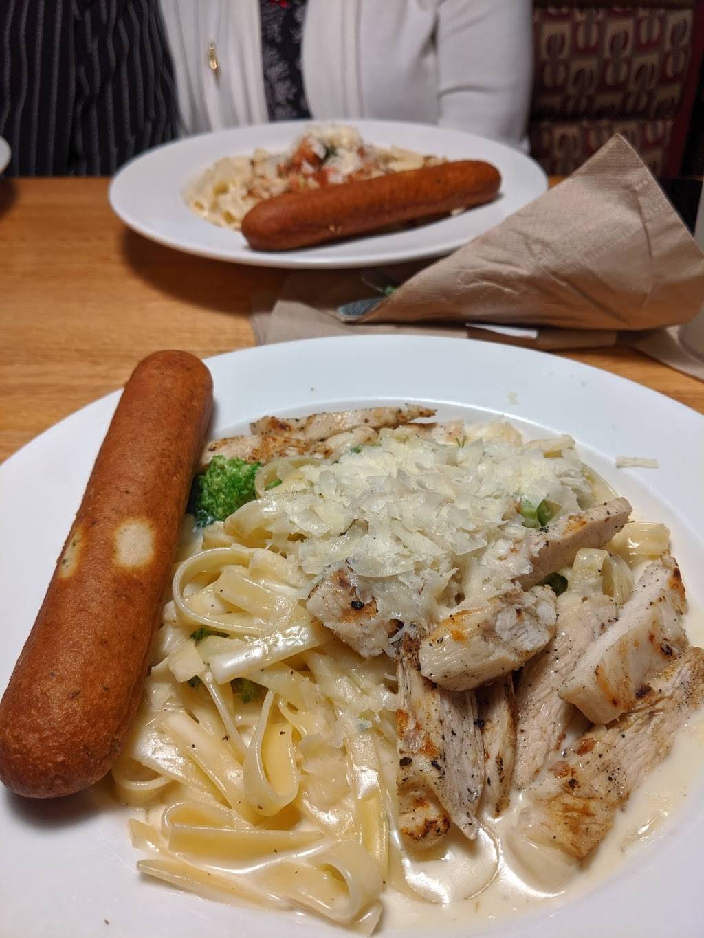 Applebees Grill + Bar | restaurant | 9031 Watson Rd, St. Louis, MO 63126, USA | 3149680800 OR +1 314-968-0800