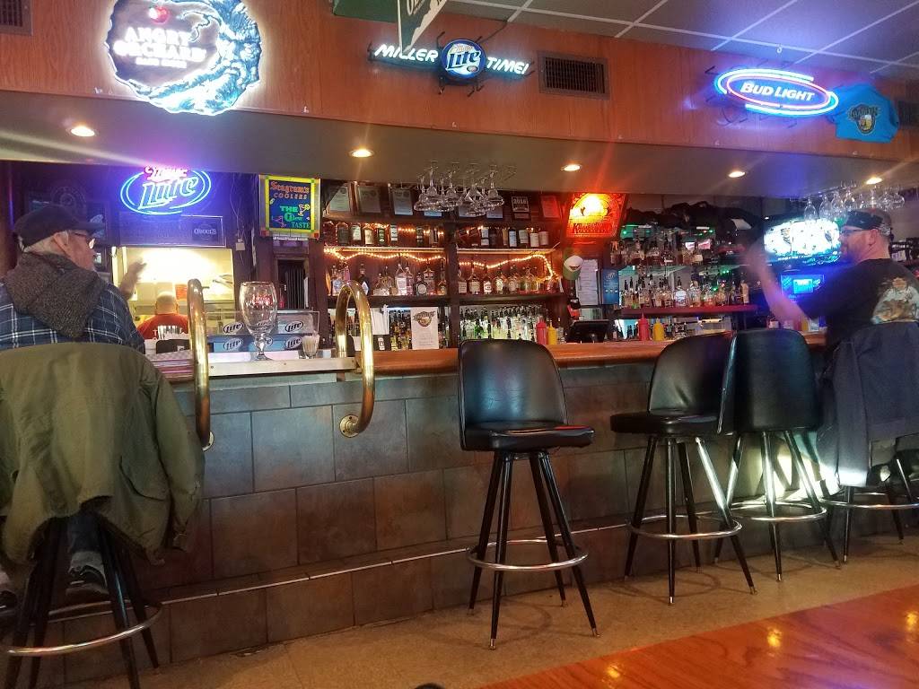 Charlies Pub & Grub | restaurant | 1608 Crawford St, Terre Haute, IN 47807, USA | 8122321886 OR +1 812-232-1886