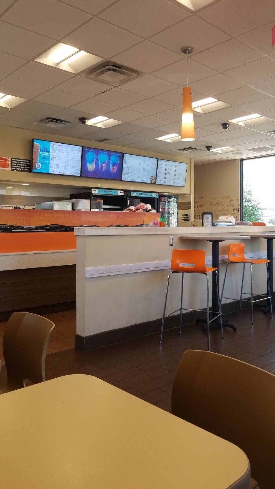 Dunkin | bakery | 641 N 14th St, Leesburg, FL 34748, USA | 3525302265 OR +1 352-530-2265
