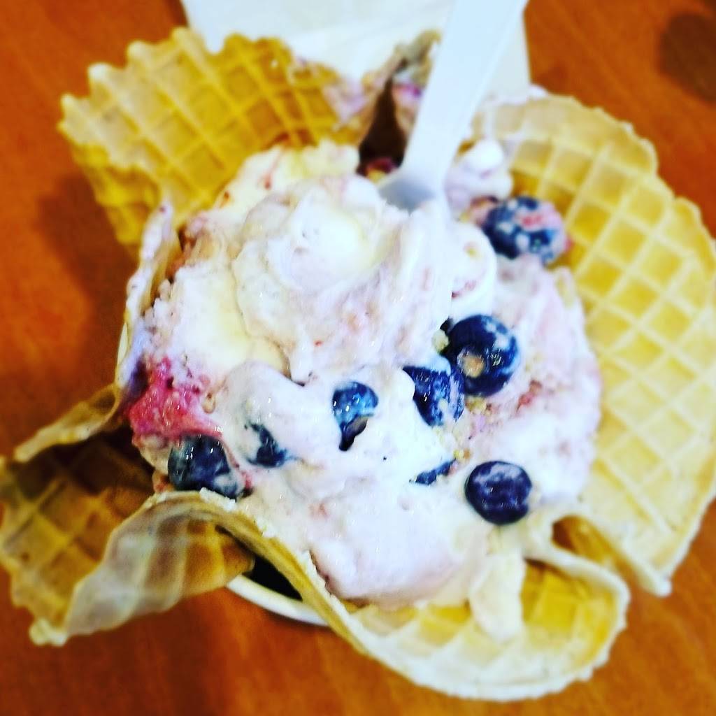 Cold Stone Creamery | bakery | 441 Rohnert Park Expy W, Rohnert Park, CA 94928, USA | 7075841877 OR +1 707-584-1877