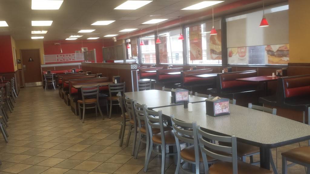 Hardees | restaurant | 4333 Broadway St, Mt Vernon, IL 62864, USA | 6182444846 OR +1 618-244-4846