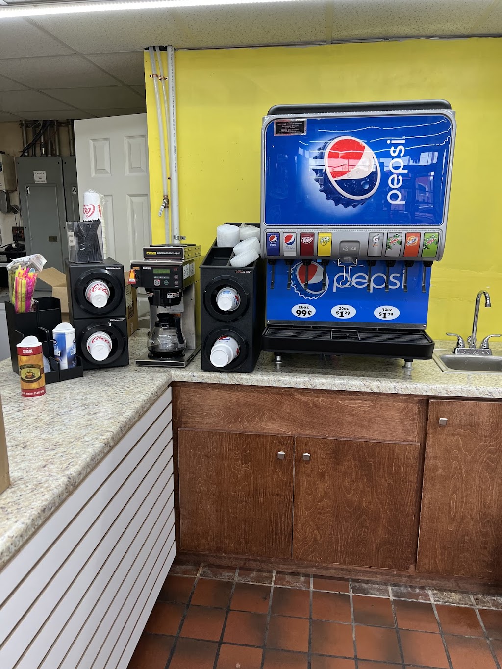 AVYA FOOD MART | meal takeaway | 723 E 2nd St, Sheffield, AL 35660, USA | 2563831291 OR +1 256-383-1291