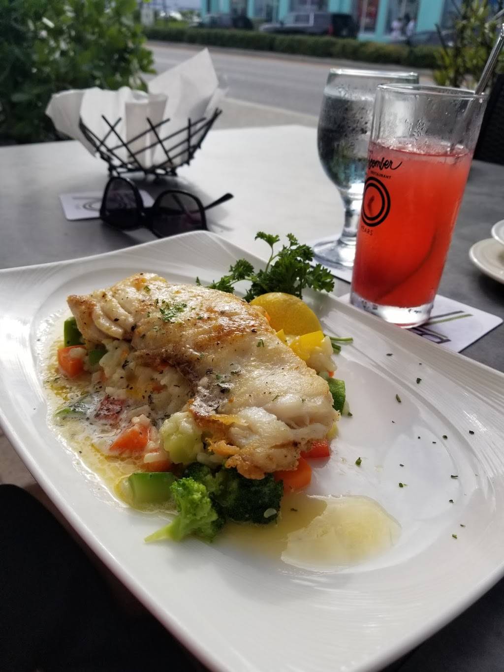 Bob Heilmans Beachcomber | restaurant | 447 Mandalay Ave, Clearwater Beach, FL 33767, USA | 7274424144 OR +1 727-442-4144