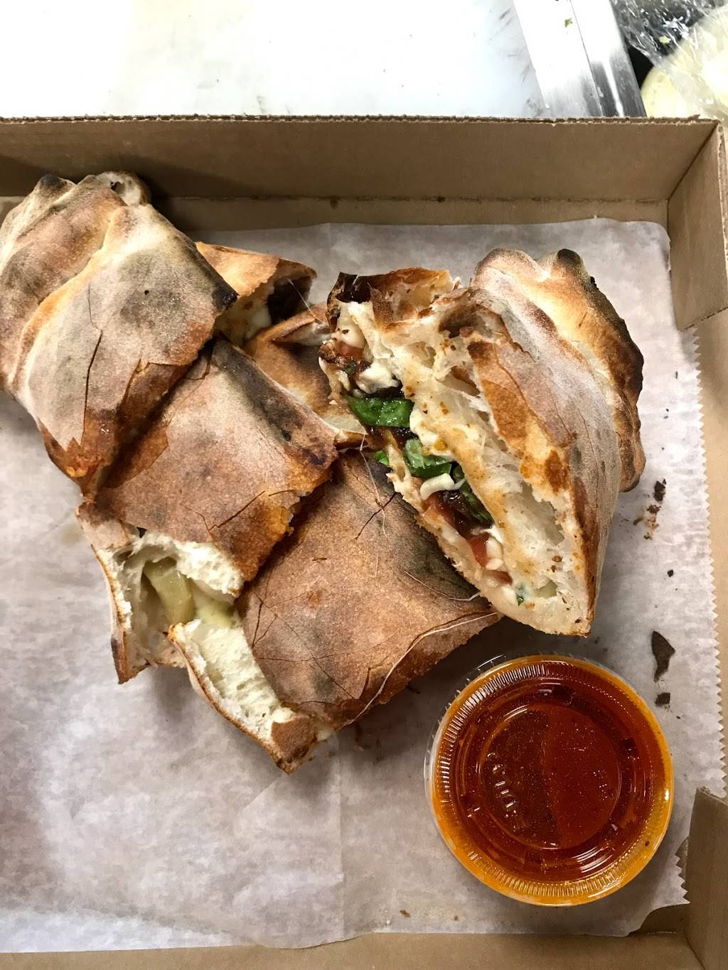 Napolitanos Brooklyn Pizza | restaurant | 100 East St, Cranston, RI 02920, USA | 4013837722 OR +1 401-383-7722