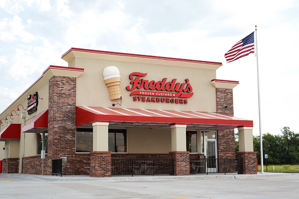 Freddys Frozen Custard & Steakburgers | restaurant | 520 SE 14th St, Newton, KS 67114, USA | 3168048811 OR +1 316-804-8811