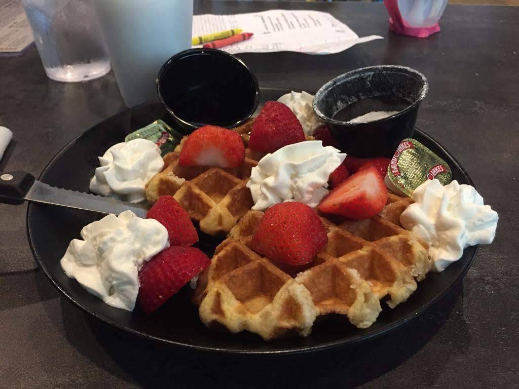 The Famous Restaurant | restaurant | 953 S Main St, Centerville, OH 45459, USA | 9379512422 OR +1 937-951-2422