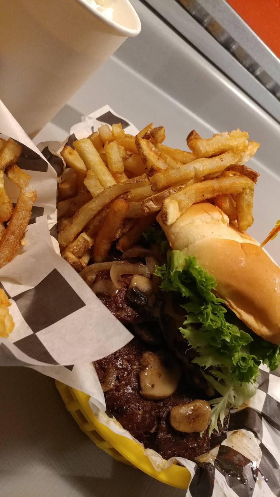 11:11 Burgers & Beignets | restaurant | 417 S Main St, Fond du Lac, WI 54935, USA | 9209336566 OR +1 920-933-6566